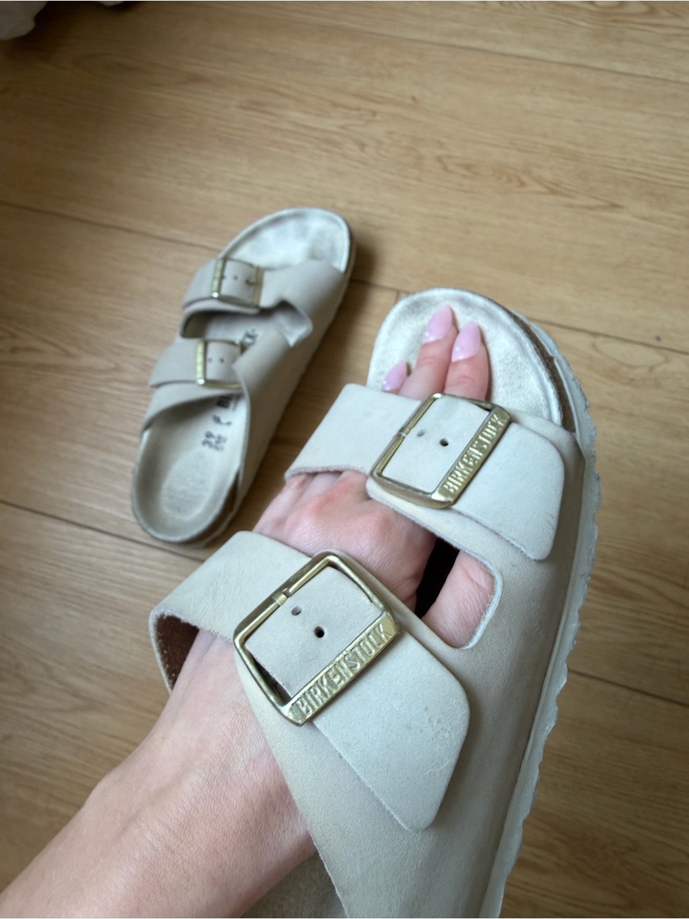 Birkenstock Arizona Sandals in Light Beige w Gold Hardware